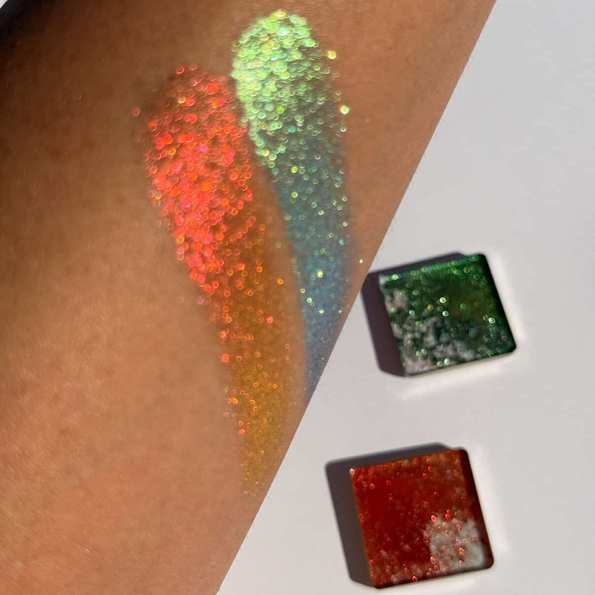 FESTIVE ELEGANCE - MULTICHROME SPLIT PAN SINGLES ONLY (Magnetic Pan)